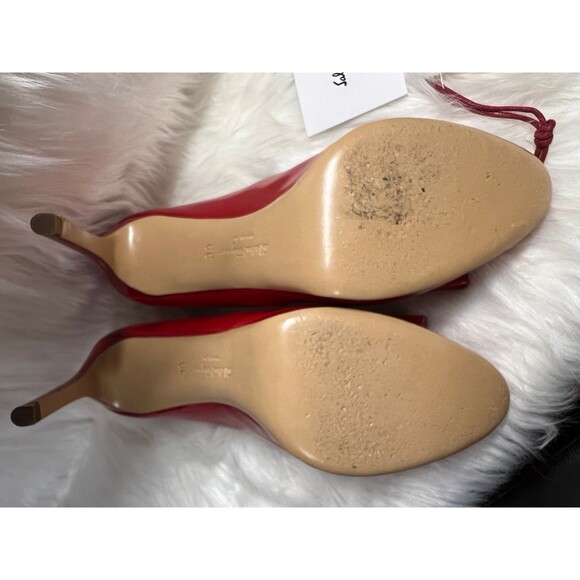 Salvatore Ferragamo Osimo Vara red patent leather with bow and gold hardware. 6C - Picture 3 of 8